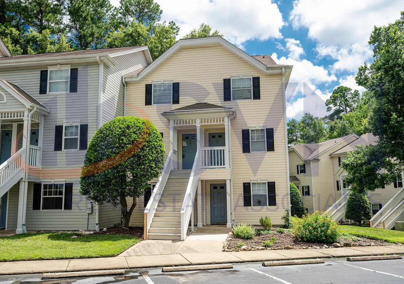 221 Schultz Street 2BR/2.5BA Townhome in Chapel Hill Water Included! — Photo 1