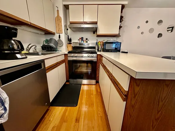 61 6th St #A, Cambridge, MA 02141