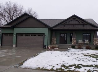 1909 Greenhill Dr, Cedar Falls, IA 50613