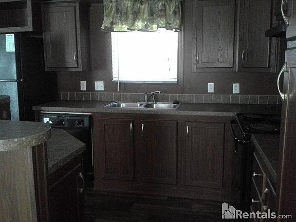 3rd image of 7311 Twin Parks Dr