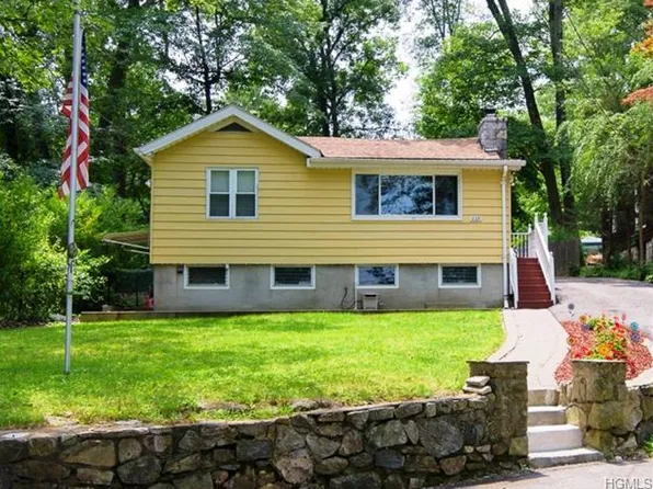 210 Lake Dr, Lake Peekskill, NY 10537