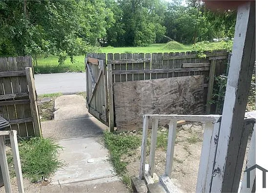 3 bed, 785 sqft, $1,800 — Photo 3