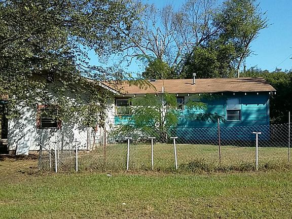 3rd image of 402 Clovis St