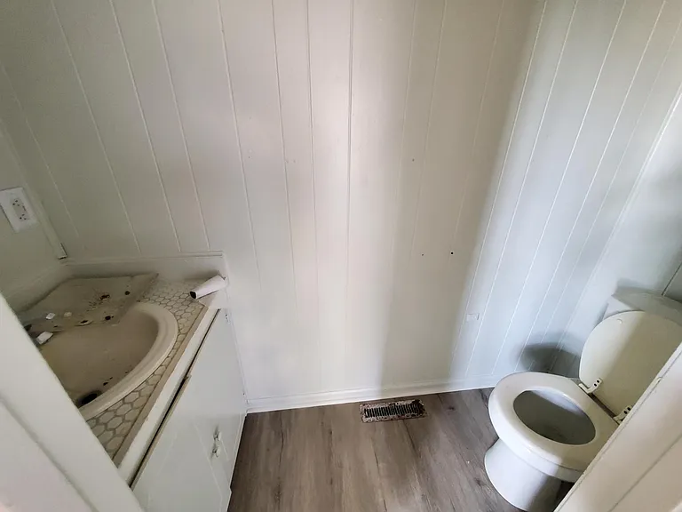 2147 Sassafras Rd — Photo 9