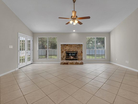 4th image of 200 Bay Pine Dr