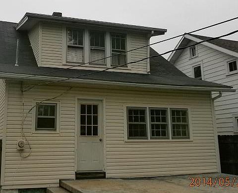 2nd image of 520 Laurel St