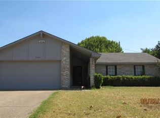 1800 Briar Run, Benbrook, TX 76126