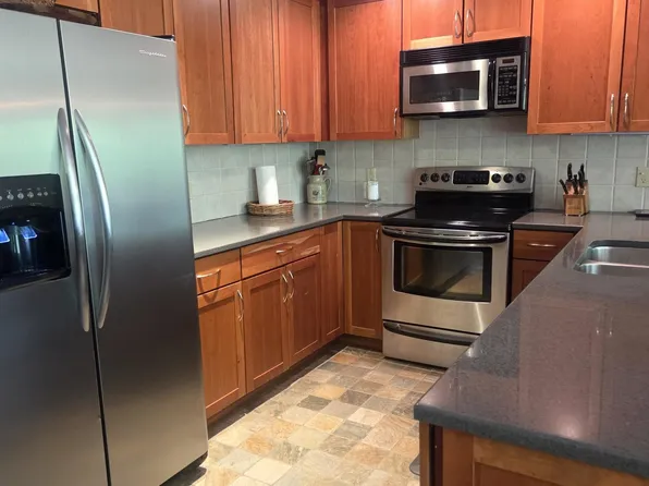 82 Rams Horn Dr #G2, Lincoln, NH 03251