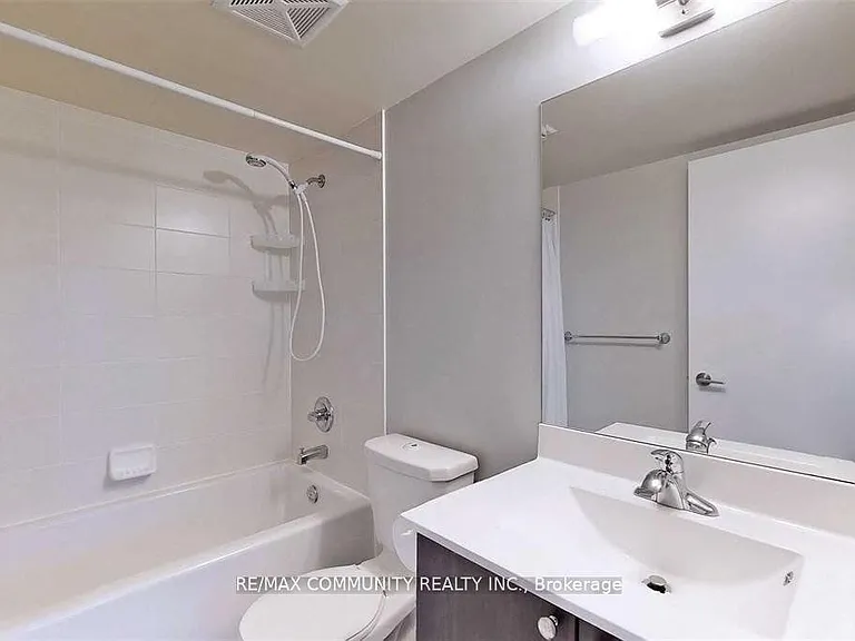 181 Village Green Sq #715 — Photo 7