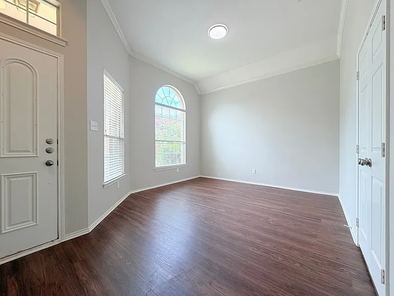 2408 Kittyhawk Dr — Photo 2