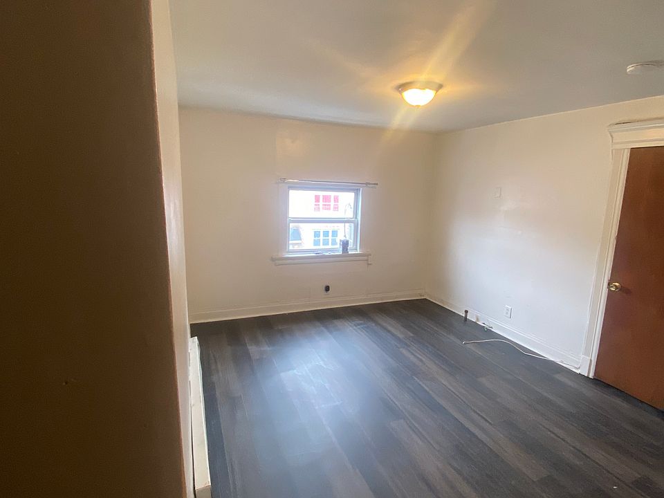 2nd image of 19 N 7th St Floor 3