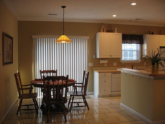 Eat in Kitchen with bar