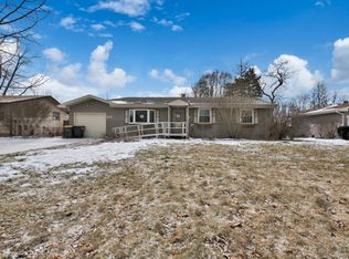 256 Mohawk Dr, Carol Stream, IL 60188