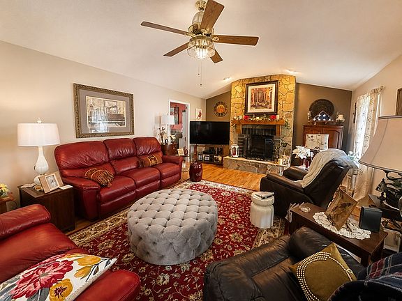 2nd image of 76 Holbrook Dr