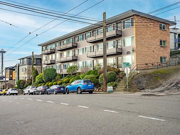 Dolores Manor Apartments