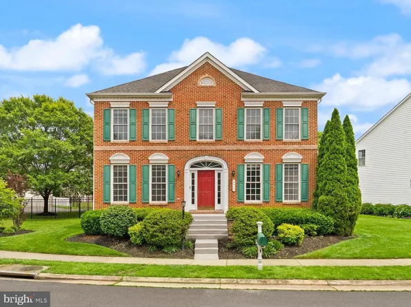 6413 Morven Park Ln, Gainesville, VA 20155