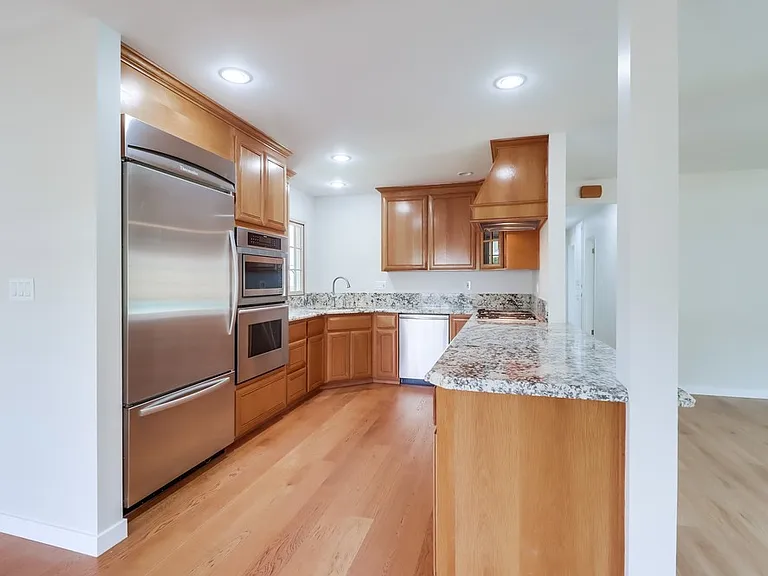 8120 Melrose Ln — Photo 5