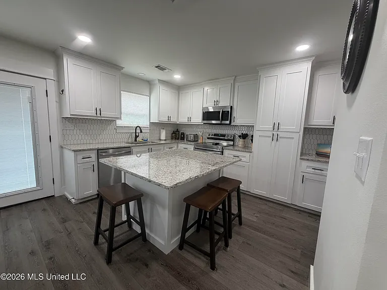4060 Cardinal St — Photo 7