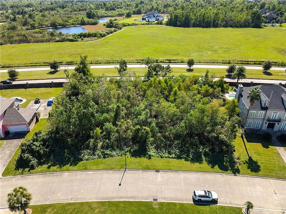 1st image of 230 Oakmont Dr