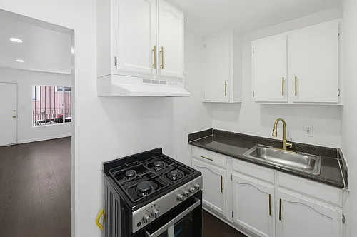 869 W 41st St #7 Photo 1 869 W 41st St #7 Photo 1