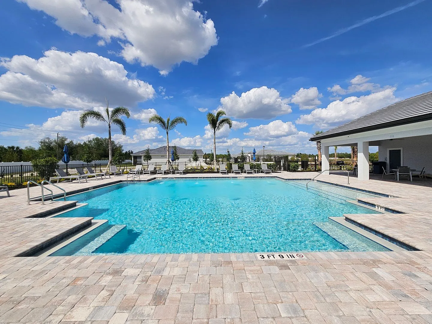 Beautiful Seasonal Englewood Villa- Dog Friendly - New Construction With Community Pool! Located ... — Photo 2