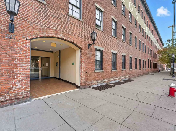 227 Christopher Columbus Drive image 19 of 20