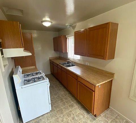 3rd image of 2022 Cabrillo Ave #1/2