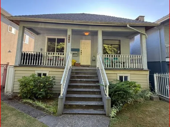 5441 Dundee St, Vancouver, BC V5R 3T8