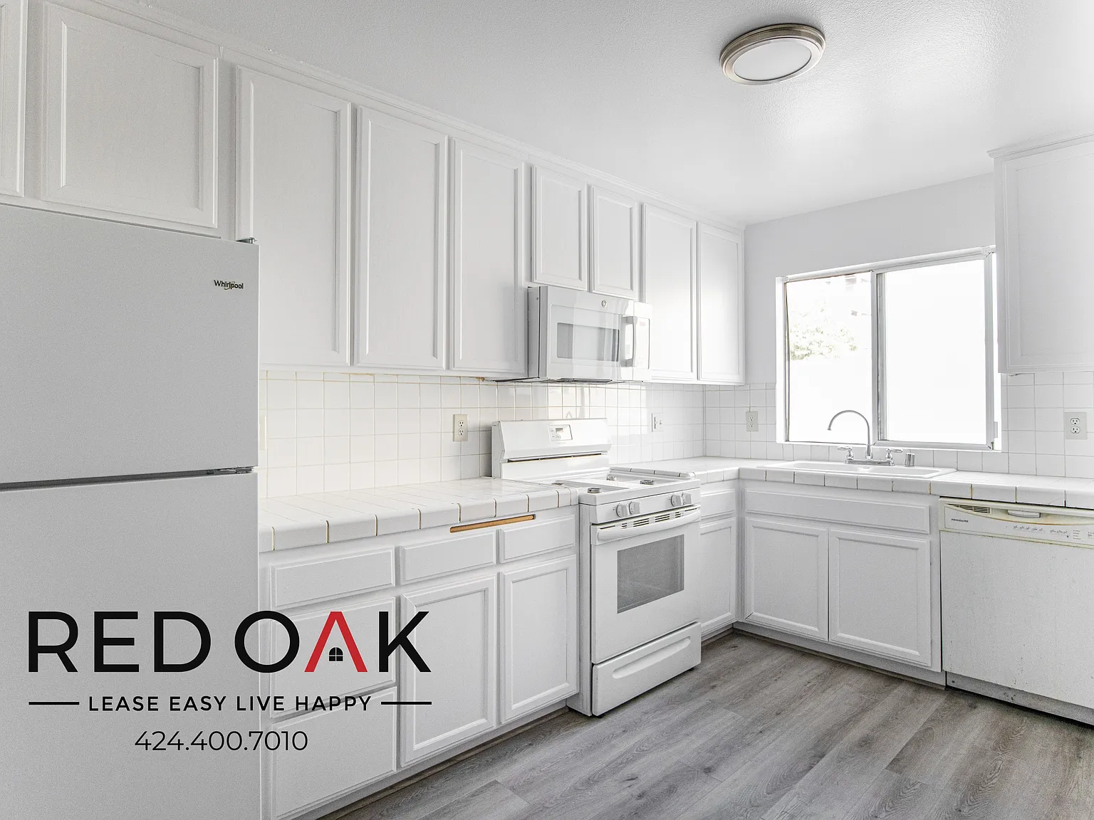 ~Low Deposit~ Welcoming Three Bedroom With Spacious Layout, Natural Light, And On-Site Laundry ~ ... — Photo 2
