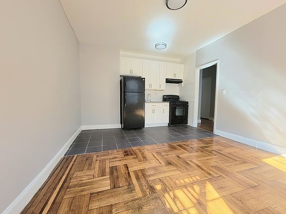 5th image of 2702 Bronx Park E #T32