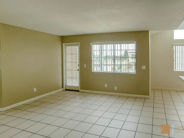 4255 Winona Ave — Photo 1
