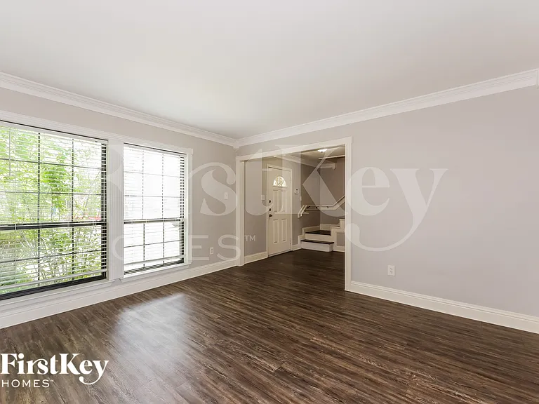 213 Ripplewood Dr — Photo 4