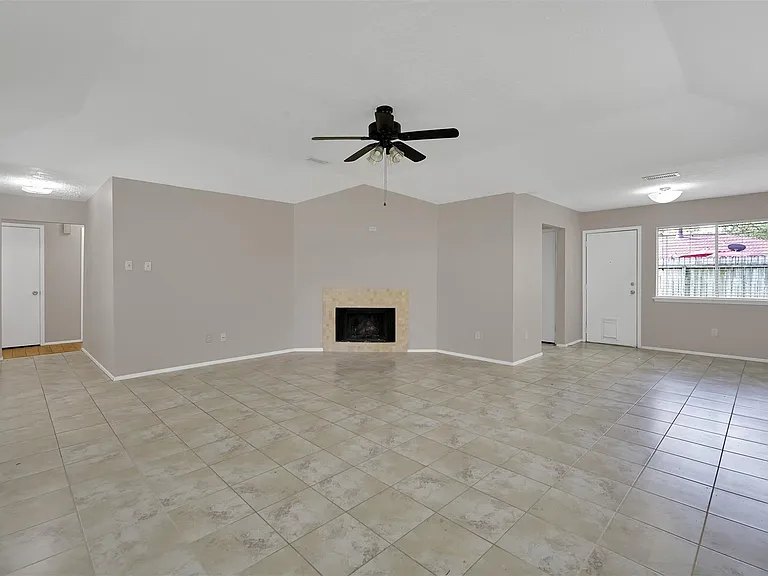 4311 Owens Creek Ln — Photo 4