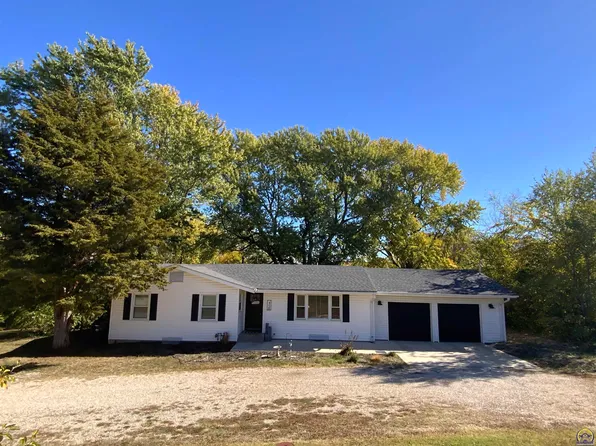 4338 SW Wanamaker Rd, Topeka, KS 66610