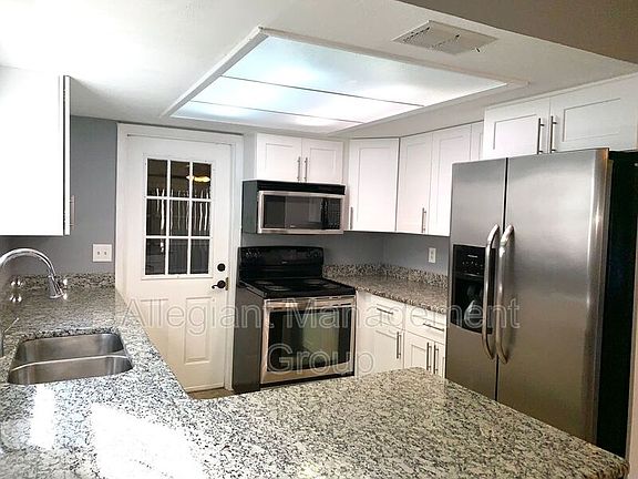 4th image of 664 Lake Dexter Cir