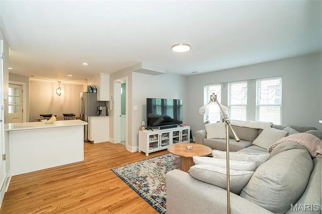 2 bed, 1.0 bath, 1000 sqft, $1,850 — Photo 2