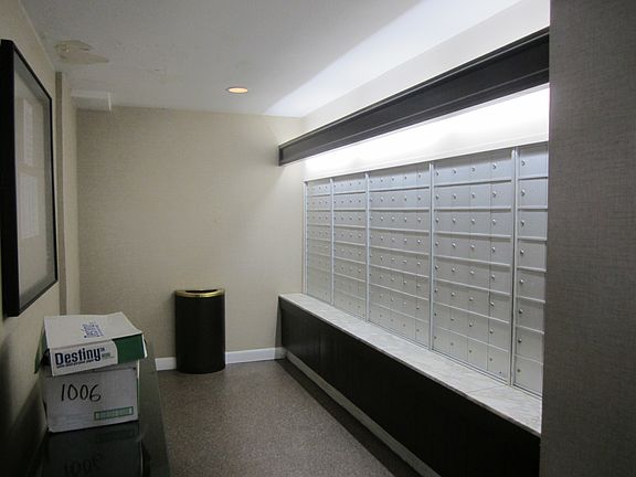5th image of 3930 N Pine Grove Ave APT 1609