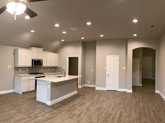 3rd image of 300 Sugar Creek Ln