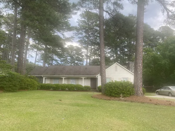 1404 Golf Club Rd, Douglas, GA 31533
