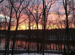 367 Wormwood Hill Rd, Mansfield, CT 06250