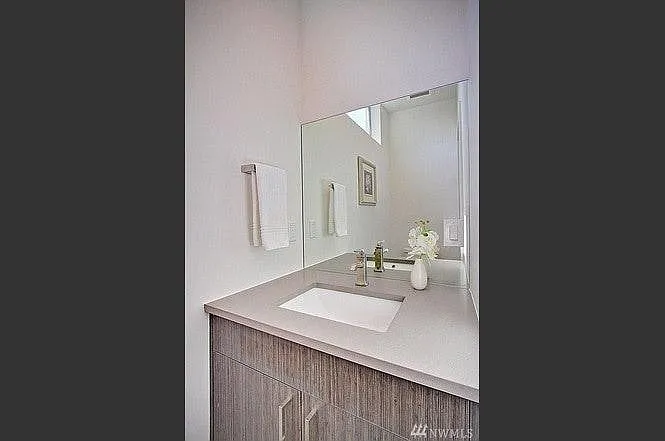 Shared bath on 2nd floor