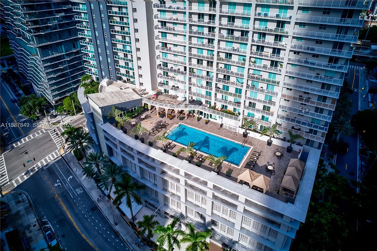 Building Photo - 1250 S Miami Ave #2802