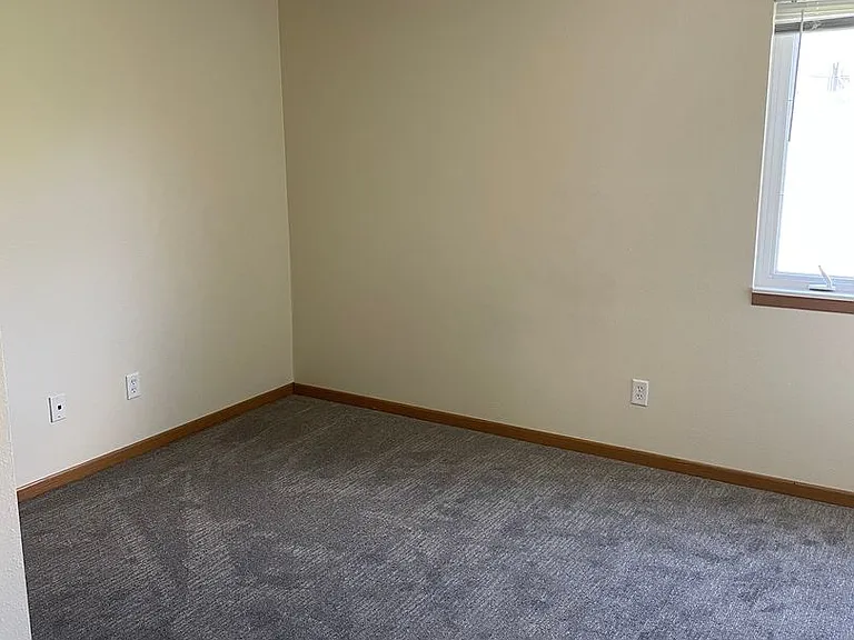 1424 E Redwood Blvd — Photo 20