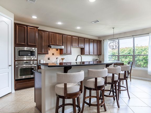 Kitchen. Granite. Stainless.
