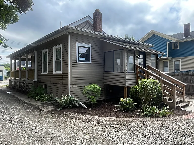 522 W Seneca St #1 — Photo 3