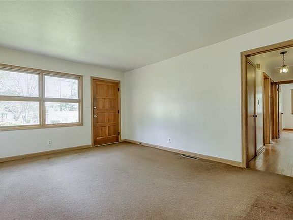 3rd image of 238 Rockin Hill Dr SW