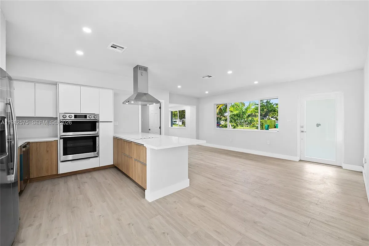 Building Photo - 8560 SW 126th Ter