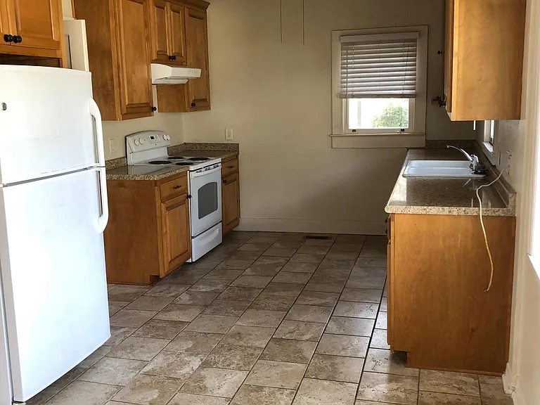 526 Glenview Dr — Photo 5