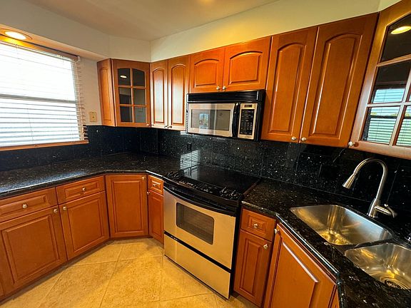 4th image of 117 Royal Park Drive #4D