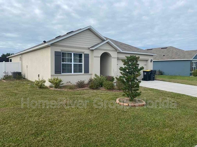 1st image of 921 Summer Glen Dr